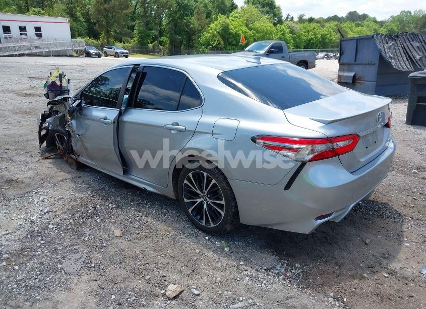 Photo 3 of 2019 Toyota Camry SE (VIN 4T1B11HK1KU204024)