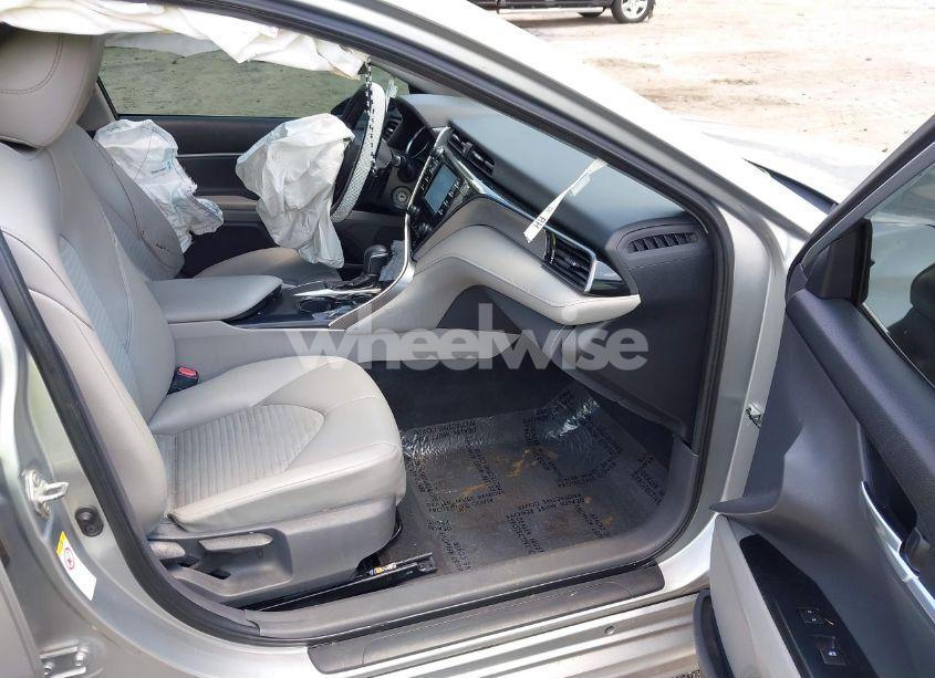 Photo 5 of 2019 Toyota Camry SE (VIN 4T1B11HK1KU204024)