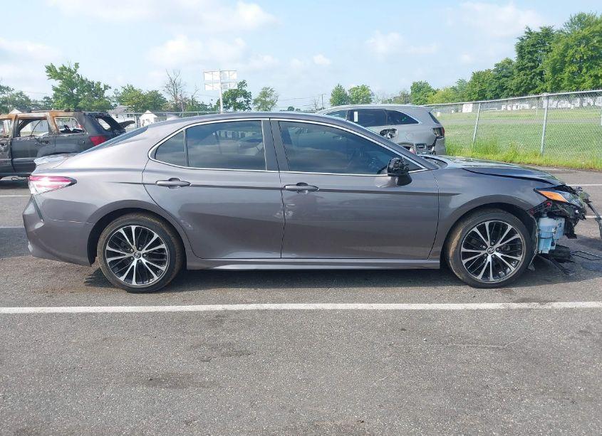 Photo 14 of 2019 Toyota Camry SE (VIN 4T1B11HK1KU224726)