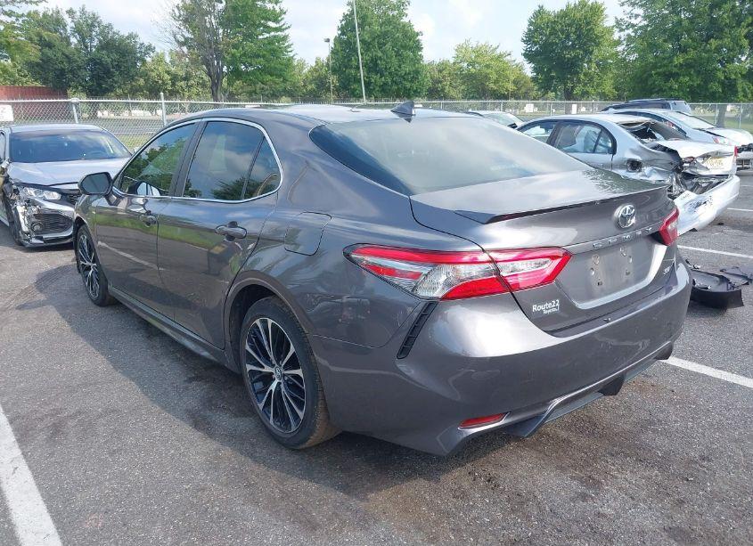 Photo 3 of 2019 Toyota Camry SE (VIN 4T1B11HK1KU224726)