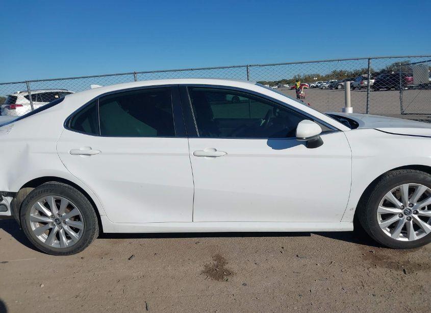 Photo 14 of 2019 Toyota Camry LE (VIN 4T1B11HK1KU225021)