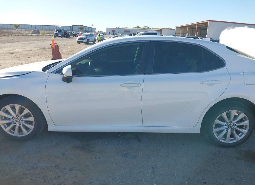 Photo 15 of 2019 Toyota Camry LE (VIN 4T1B11HK1KU225021)