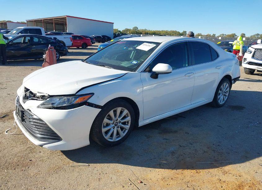 Photo 2 of 2019 Toyota Camry LE (VIN 4T1B11HK1KU225021)