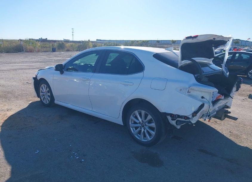 Photo 3 of 2019 Toyota Camry LE (VIN 4T1B11HK1KU225021)