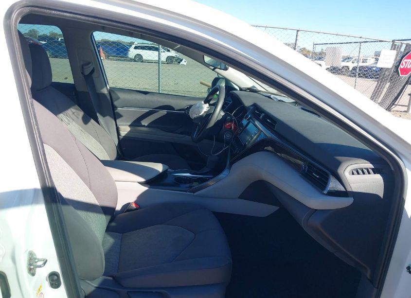 Photo 5 of 2019 Toyota Camry LE (VIN 4T1B11HK1KU225021)