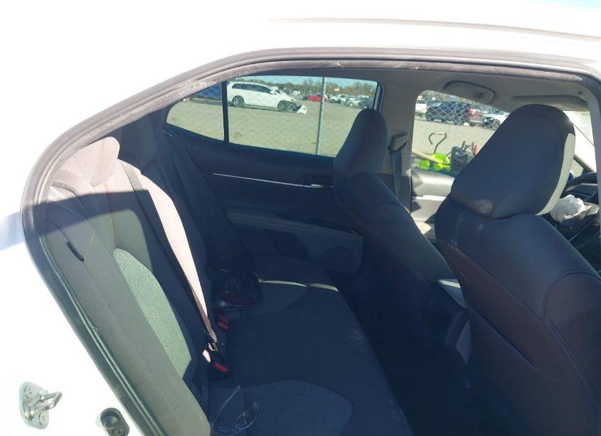 Photo 8 of 2019 Toyota Camry LE (VIN 4T1B11HK1KU225021)