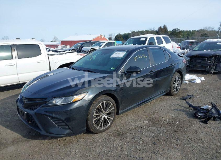 Photo 2 of 2019 Toyota Camry SE (VIN 4T1B11HK1KU225844)