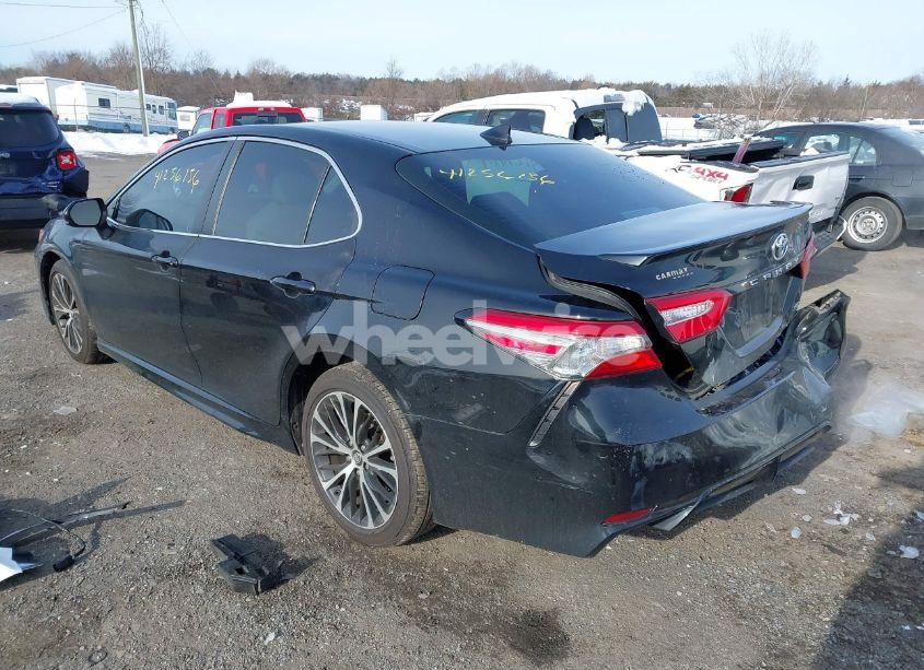 Photo 3 of 2019 Toyota Camry SE (VIN 4T1B11HK1KU225844)