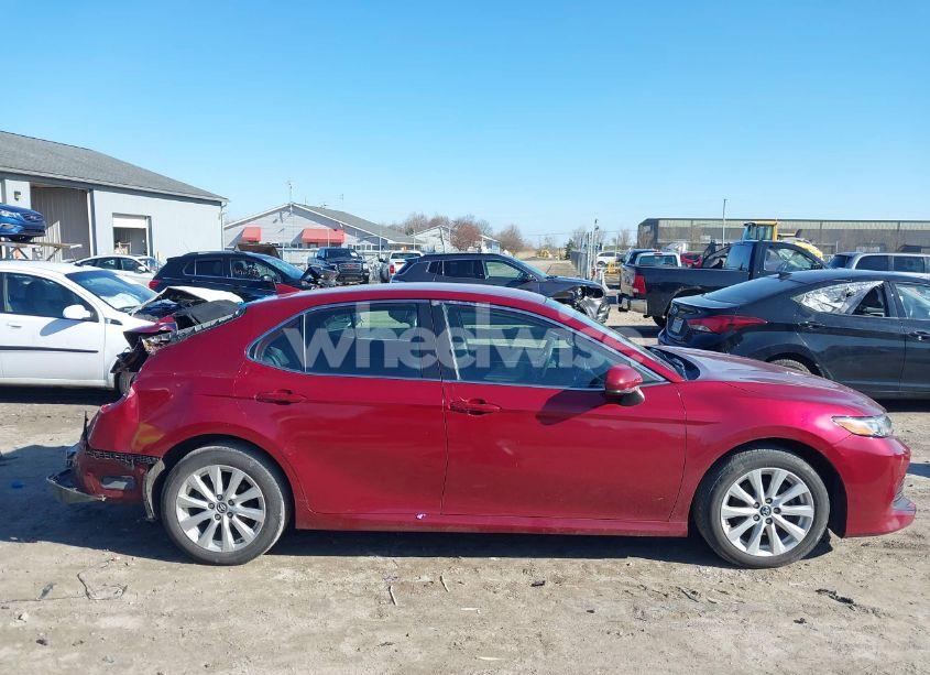 Photo 14 of 2019 Toyota Camry LE (VIN 4T1B11HK1KU233345)