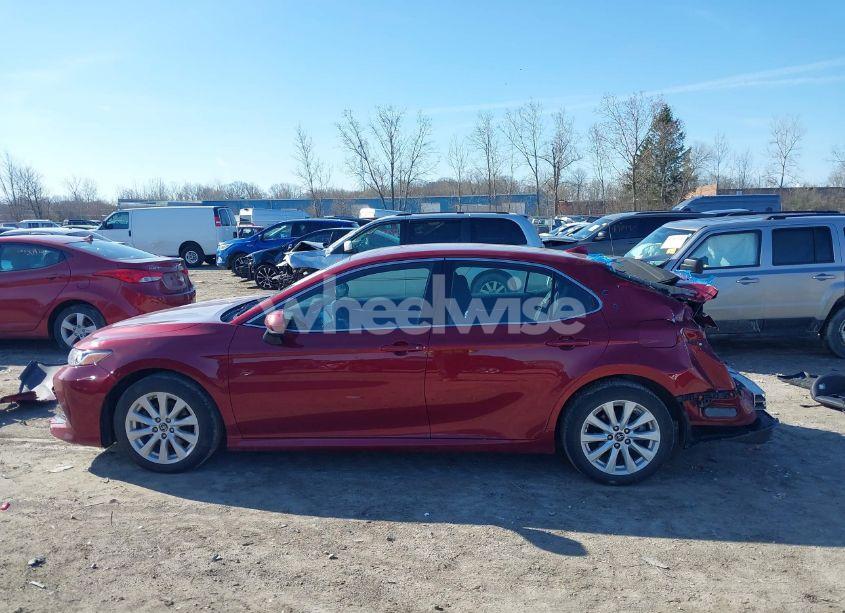 Photo 15 of 2019 Toyota Camry LE (VIN 4T1B11HK1KU233345)