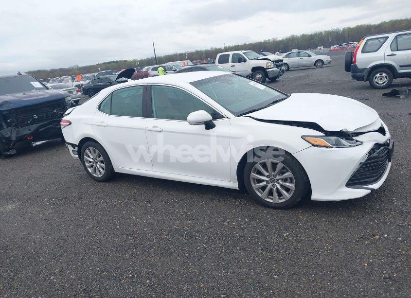 Photo 13 of 2019 Toyota Camry LE (VIN 4T1B11HK1KU252879)