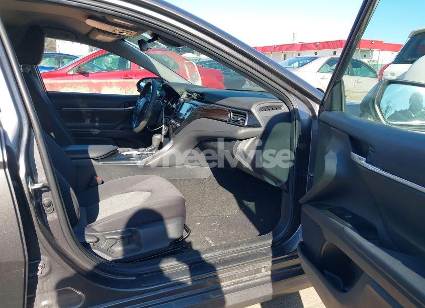 Photo 5 of 2019 Toyota Camry LE (VIN 4T1B11HK1KU259007)