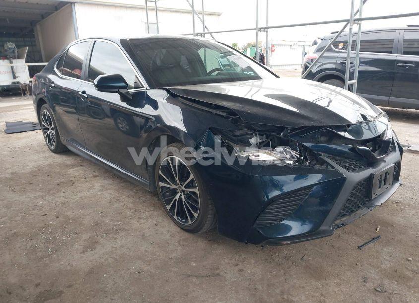 2019 Toyota Camry SE (VIN 4T1B11HK1KU276583) main photo