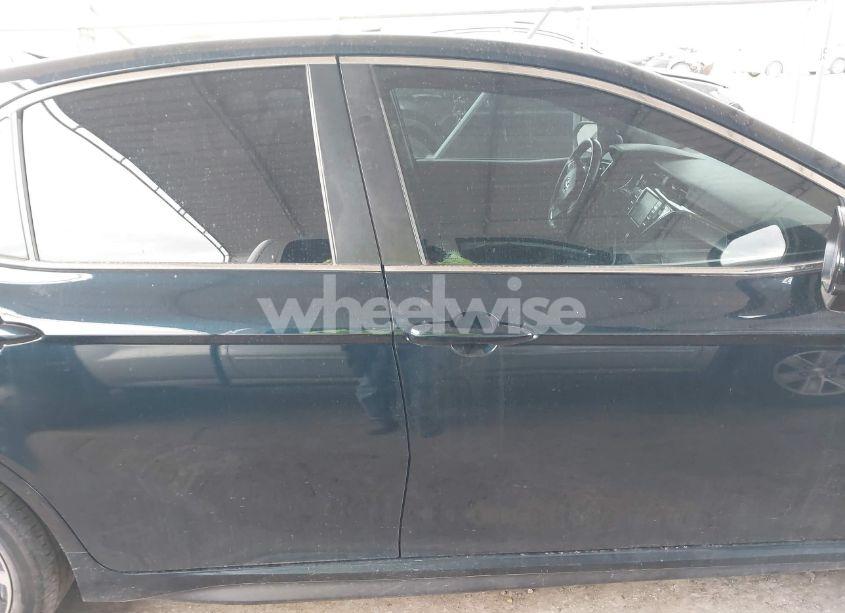 Photo 13 of 2019 Toyota Camry SE (VIN 4T1B11HK1KU276583)