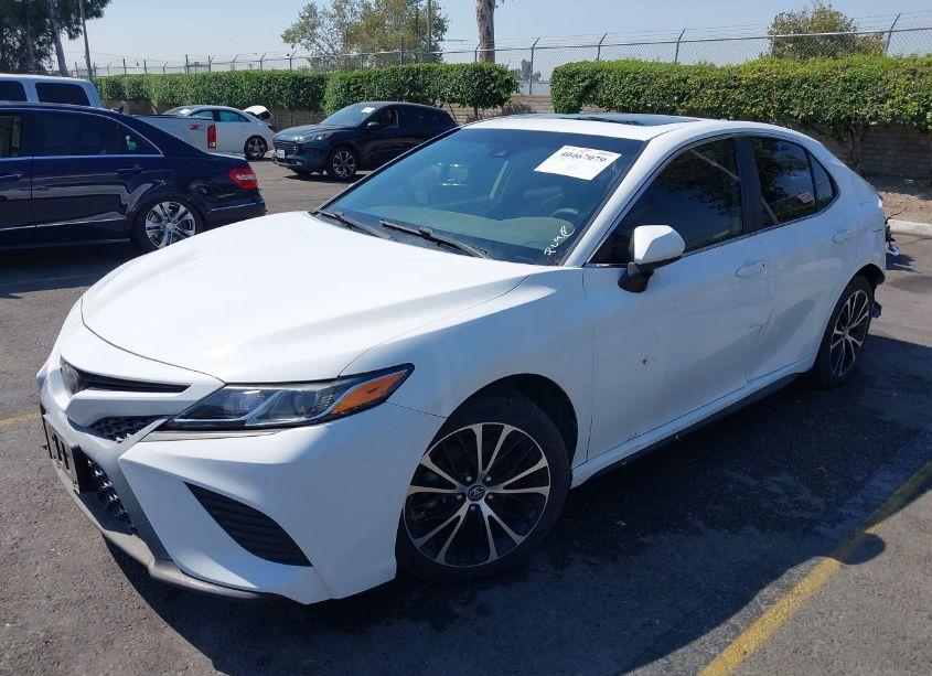 Photo 2 of 2019 Toyota Camry SE (VIN 4T1B11HK1KU277040)
