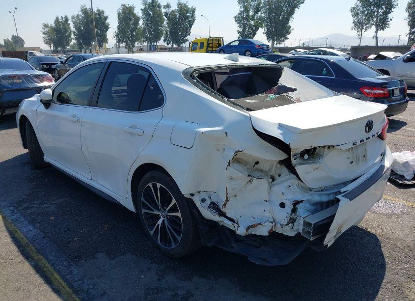 Photo 3 of 2019 Toyota Camry SE (VIN 4T1B11HK1KU277040)