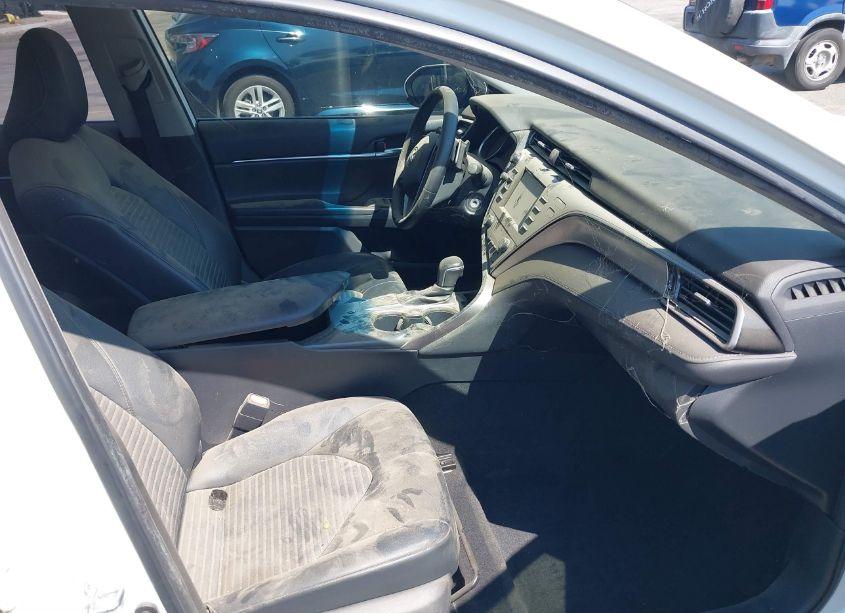 Photo 5 of 2019 Toyota Camry SE (VIN 4T1B11HK1KU277040)