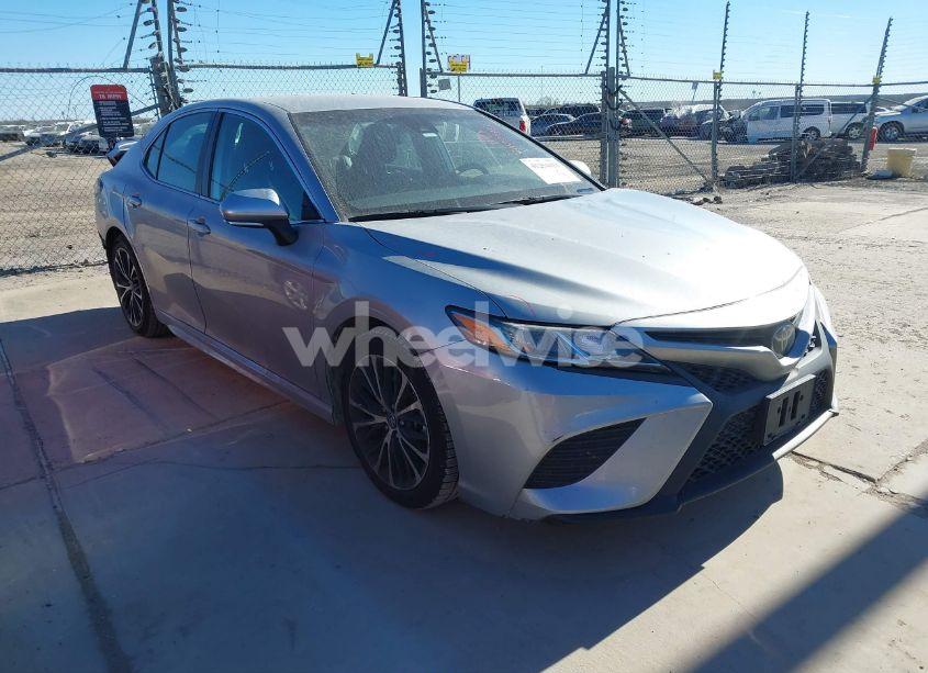 2019 Toyota Camry SE (VIN 4T1B11HK1KU278110) main photo