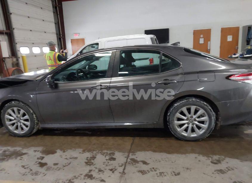 Photo 14 of 2019 Toyota Camry LE (VIN 4T1B11HK1KU291214)