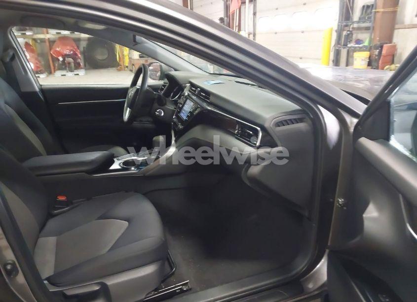 Photo 5 of 2019 Toyota Camry LE (VIN 4T1B11HK1KU291214)