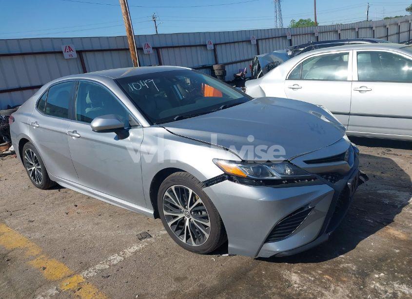 2019 Toyota Camry SE (VIN 4T1B11HK1KU681049) main photo