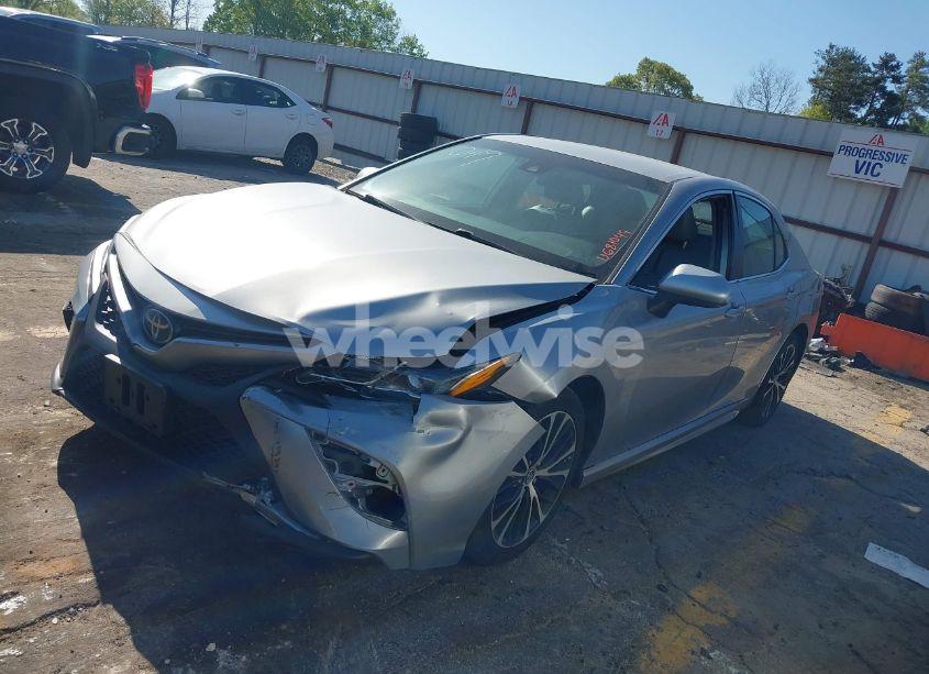 Photo 2 of 2019 Toyota Camry SE (VIN 4T1B11HK1KU681049)