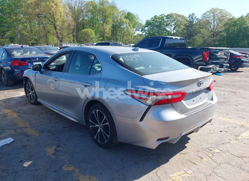 Photo 3 of 2019 Toyota Camry SE (VIN 4T1B11HK1KU681049)