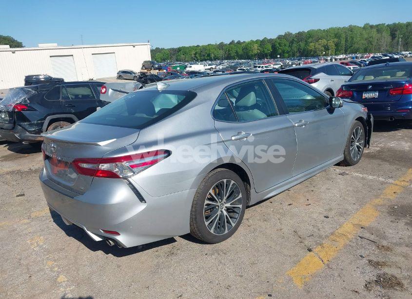 Photo 4 of 2019 Toyota Camry SE (VIN 4T1B11HK1KU681049)