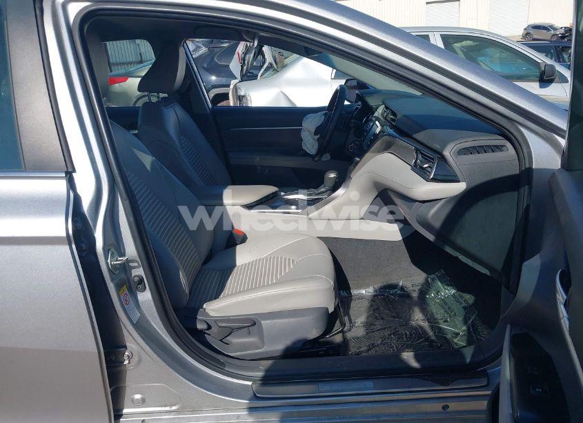 Photo 5 of 2019 Toyota Camry SE (VIN 4T1B11HK1KU681049)