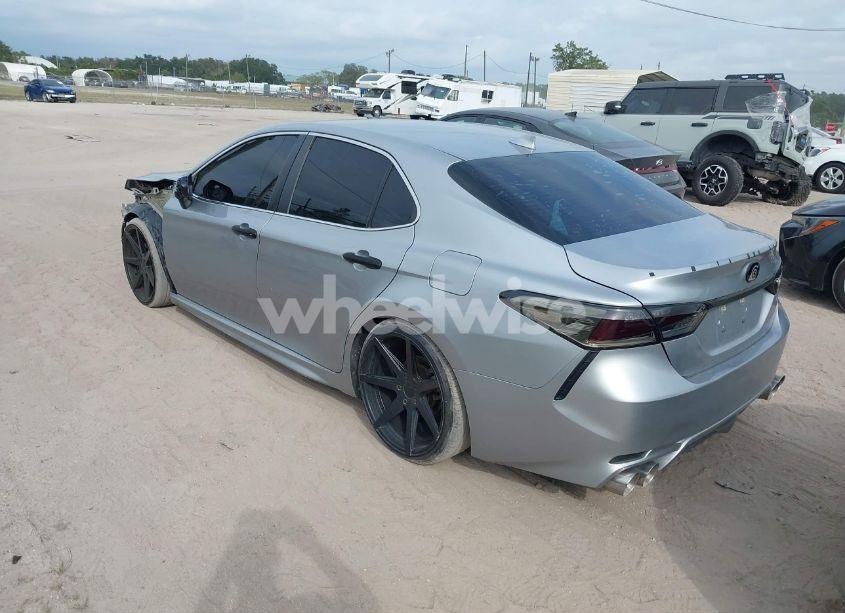 Photo 3 of 2019 Toyota Camry SE (VIN 4T1B11HK1KU694335)