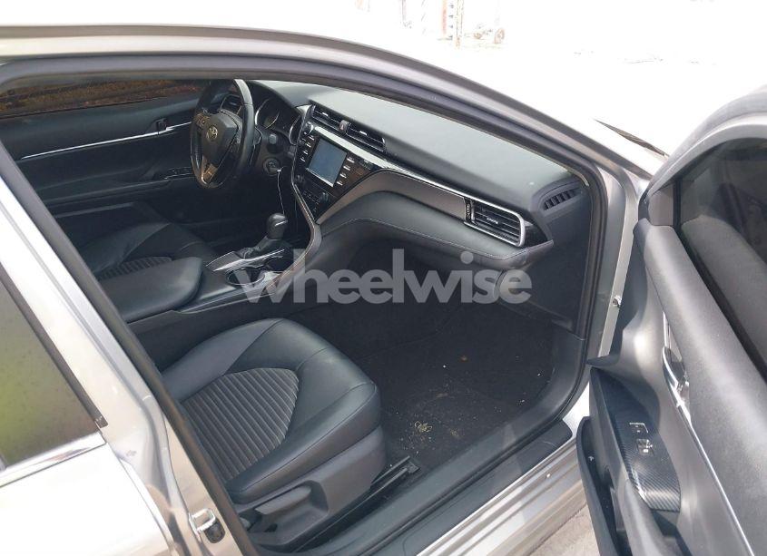 Photo 5 of 2019 Toyota Camry SE (VIN 4T1B11HK1KU694335)