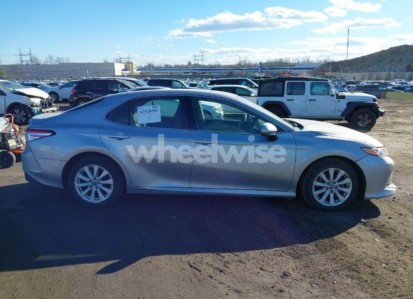 Photo 13 of 2019 Toyota Camry LE (VIN 4T1B11HK1KU702188)