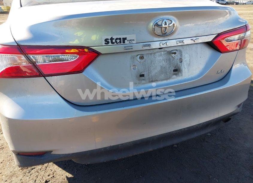 Photo 17 of 2019 Toyota Camry LE (VIN 4T1B11HK1KU702188)