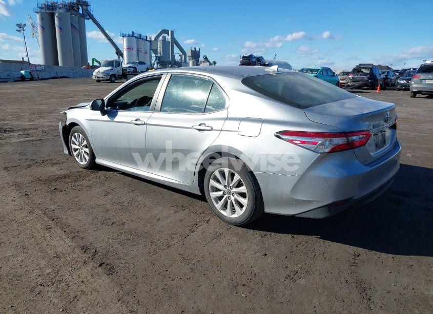 Photo 3 of 2019 Toyota Camry LE (VIN 4T1B11HK1KU702188)