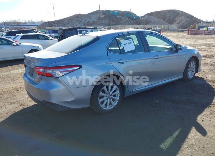 Photo 4 of 2019 Toyota Camry LE (VIN 4T1B11HK1KU702188)