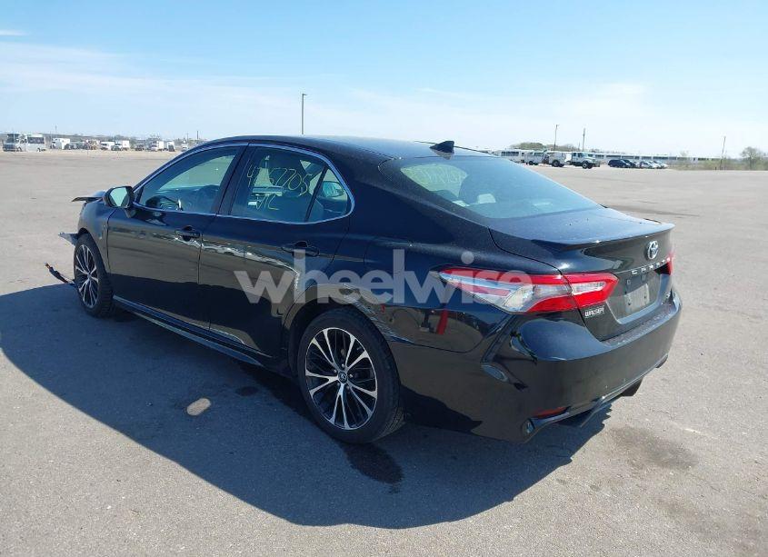Photo 3 of 2019 Toyota Camry SE (VIN 4T1B11HK1KU714938)