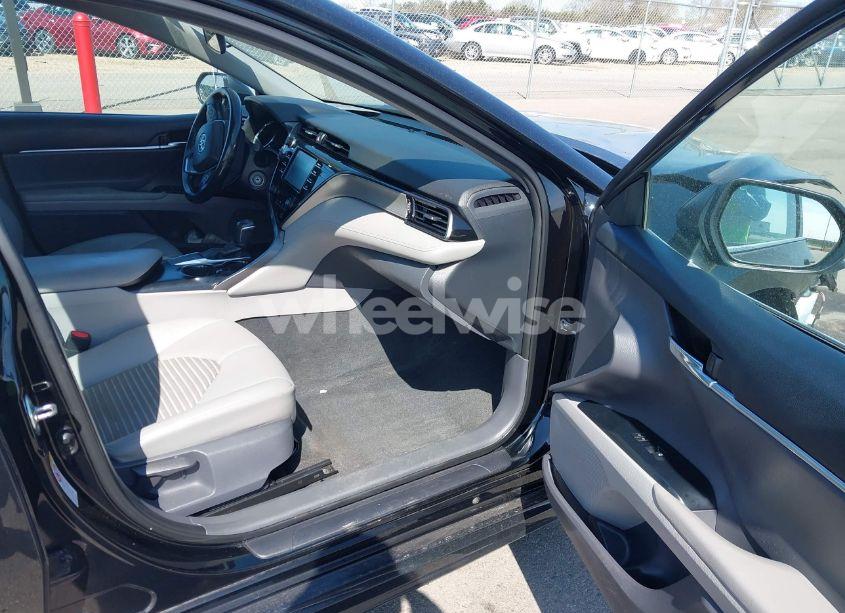 Photo 5 of 2019 Toyota Camry SE (VIN 4T1B11HK1KU714938)