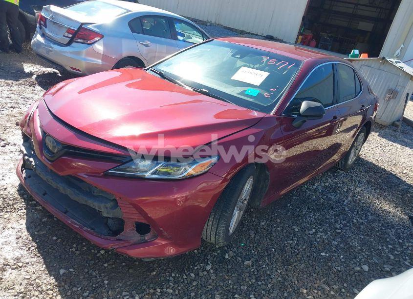 Photo 2 of 2019 Toyota Camry LE (VIN 4T1B11HK1KU715667)