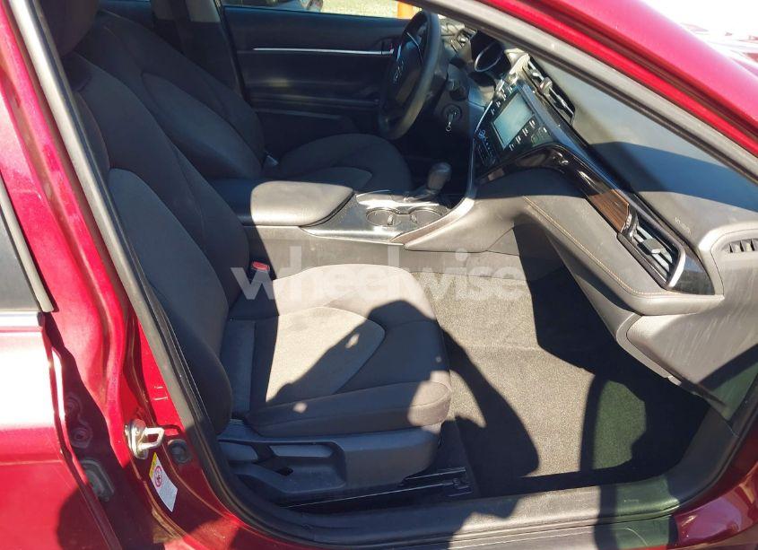 Photo 5 of 2019 Toyota Camry LE (VIN 4T1B11HK1KU715667)