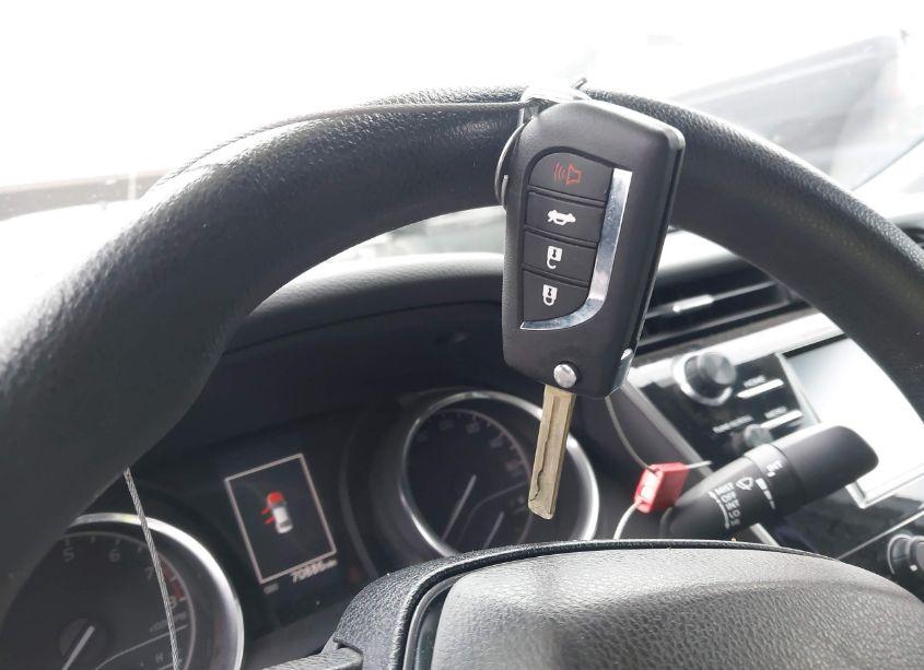 Photo 11 of 2019 Toyota Camry LE (VIN 4T1B11HK1KU719816)