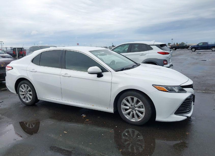 Photo 13 of 2019 Toyota Camry LE (VIN 4T1B11HK1KU719816)