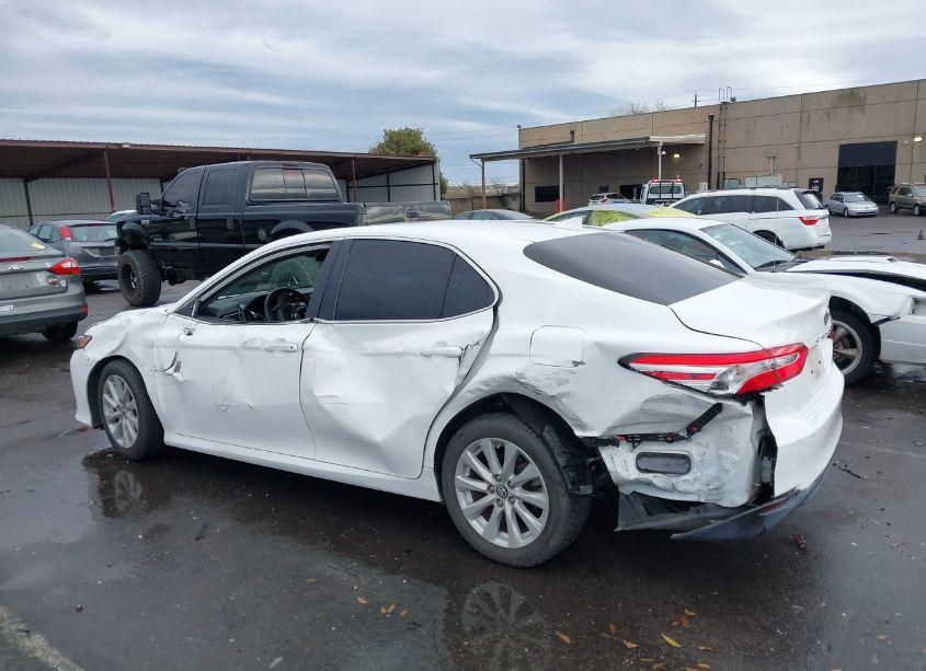 Photo 14 of 2019 Toyota Camry LE (VIN 4T1B11HK1KU719816)