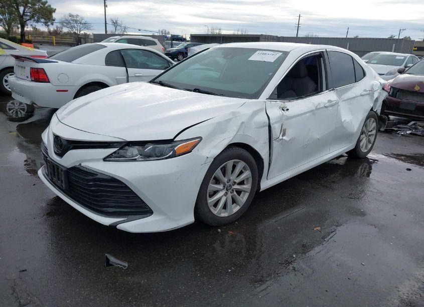 Photo 2 of 2019 Toyota Camry LE (VIN 4T1B11HK1KU719816)