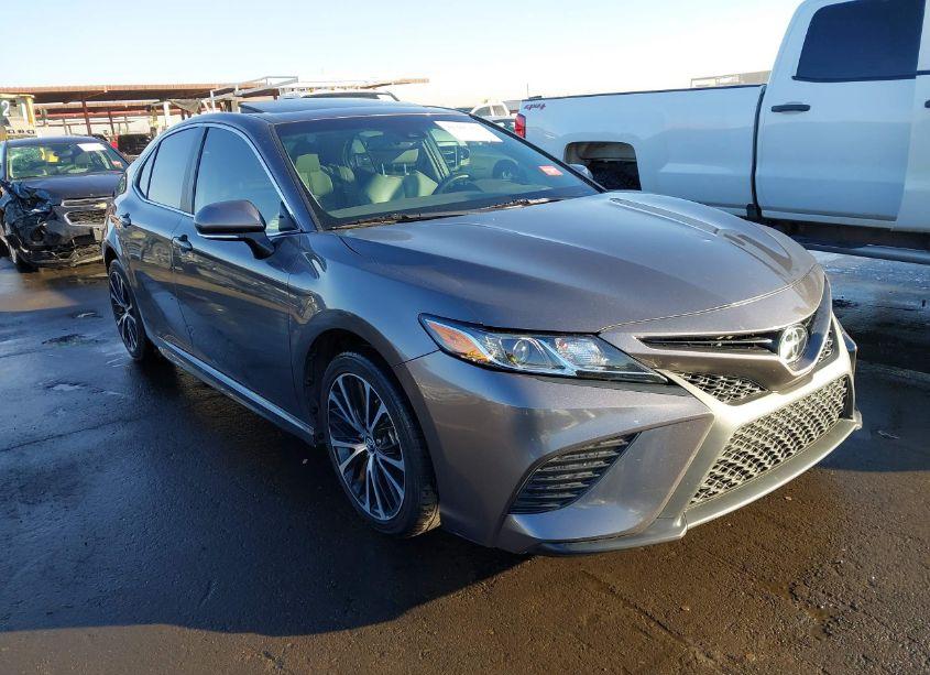 2019 Toyota Camry SE (VIN 4T1B11HK1KU721176) main photo