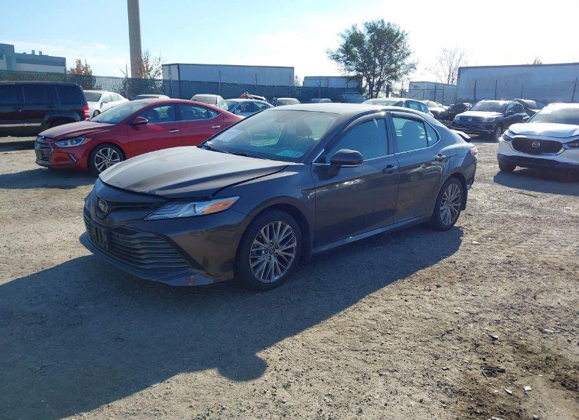 Photo 2 of 2019 Toyota Camry XLE (VIN 4T1B11HK1KU756218)