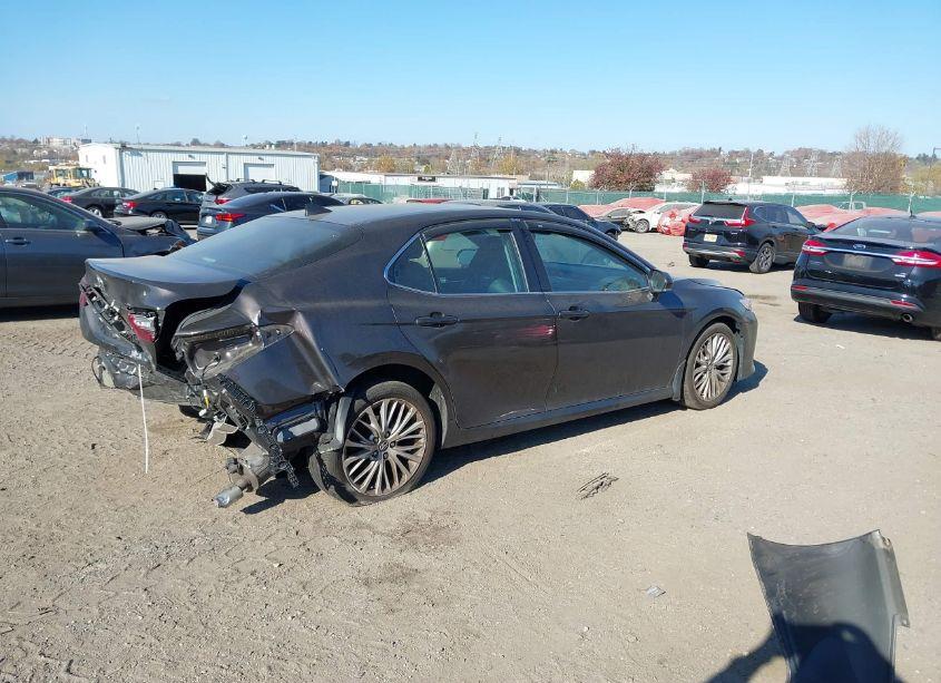 Photo 4 of 2019 Toyota Camry XLE (VIN 4T1B11HK1KU756218)