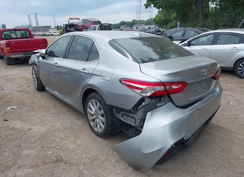 Photo 3 of 2019 Toyota Camry LE (VIN 4T1B11HK1KU785377)