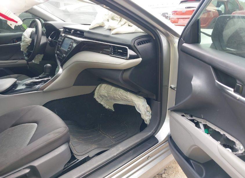 Photo 5 of 2019 Toyota Camry LE (VIN 4T1B11HK1KU785377)