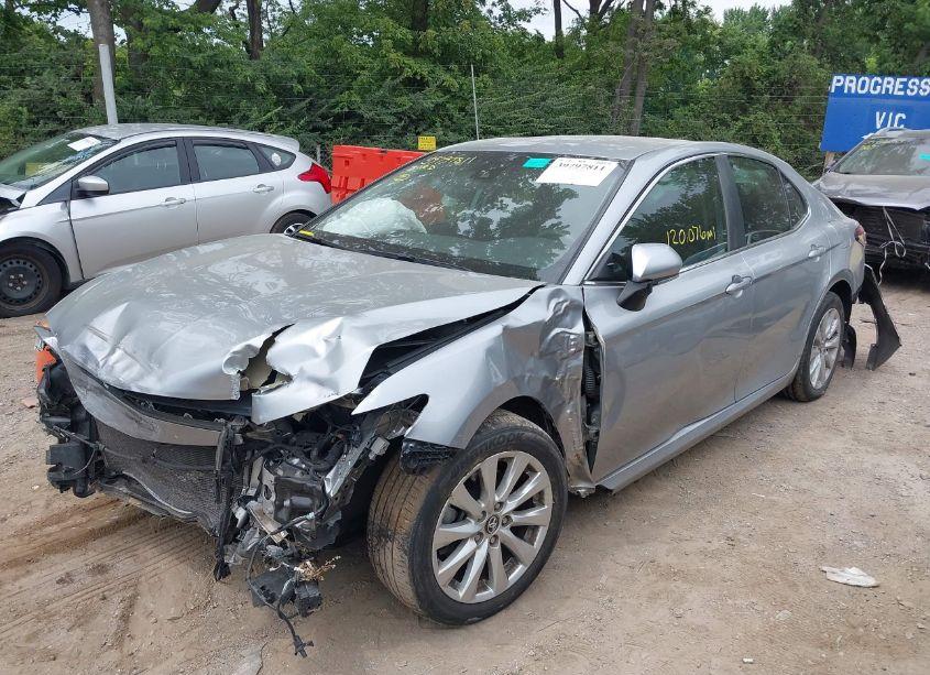 Photo 6 of 2019 Toyota Camry LE (VIN 4T1B11HK1KU785377)