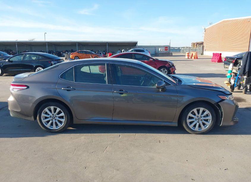 Photo 13 of 2019 Toyota Camry LE (VIN 4T1B11HK1KU787274)
